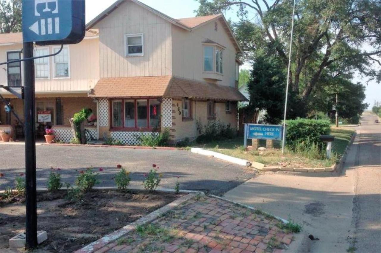 Oyo Hotel Colby, Ks Екстер'єр фото