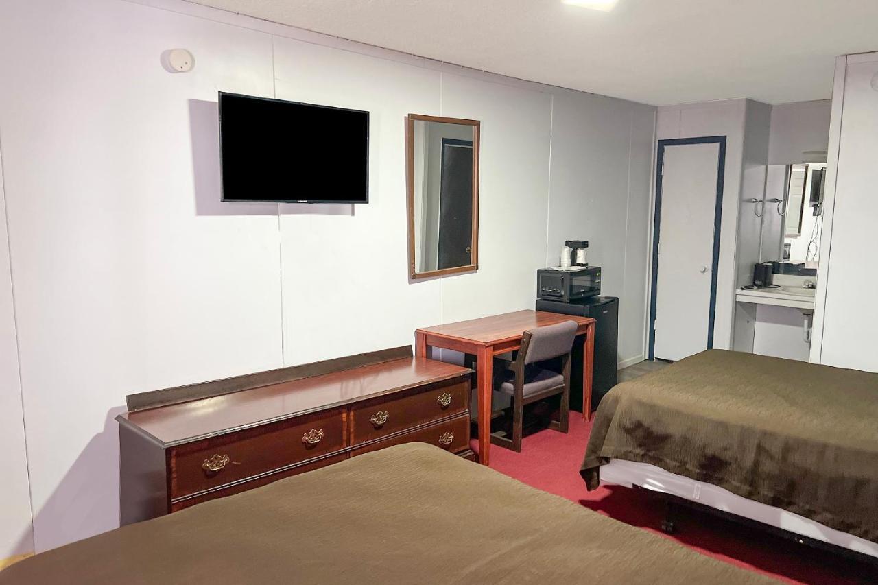 Oyo Hotel Colby, Ks Екстер'єр фото