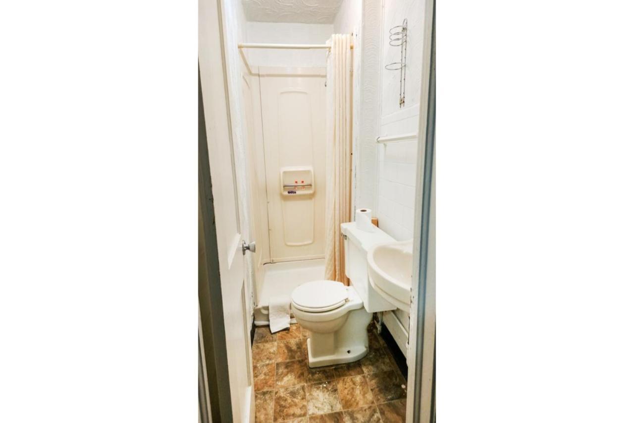Oyo Hotel Colby, Ks Екстер'єр фото
