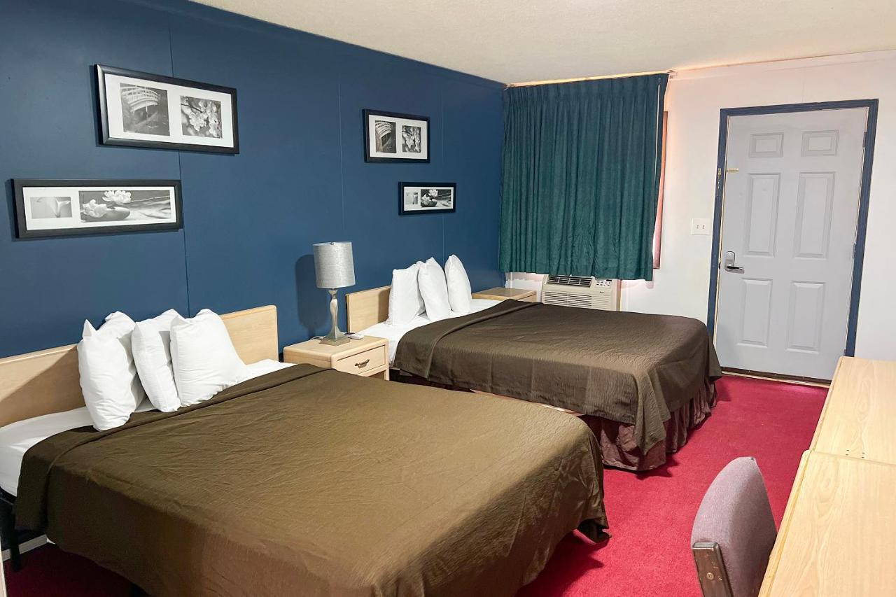 Oyo Hotel Colby, Ks Екстер'єр фото