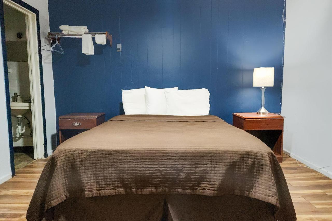 Oyo Hotel Colby, Ks Екстер'єр фото