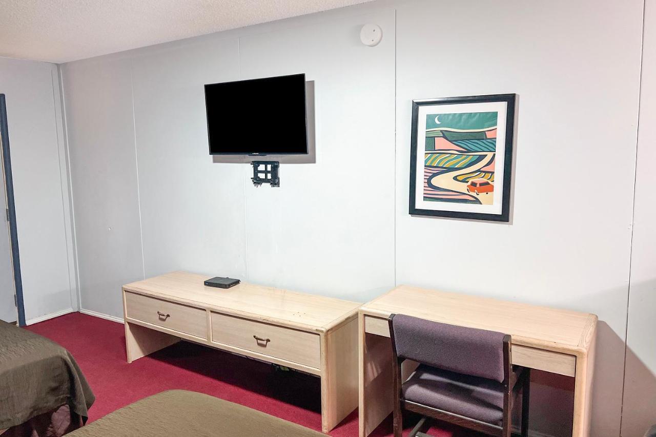 Oyo Hotel Colby, Ks Екстер'єр фото